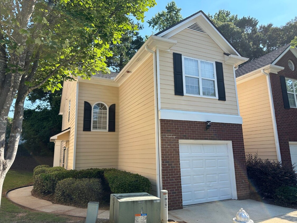 Foto principal - Great location, like new everything, stain...