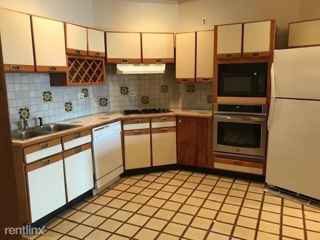 Building Photo - 3 br, 2 bath Apartment - 3339 N Clark St 3