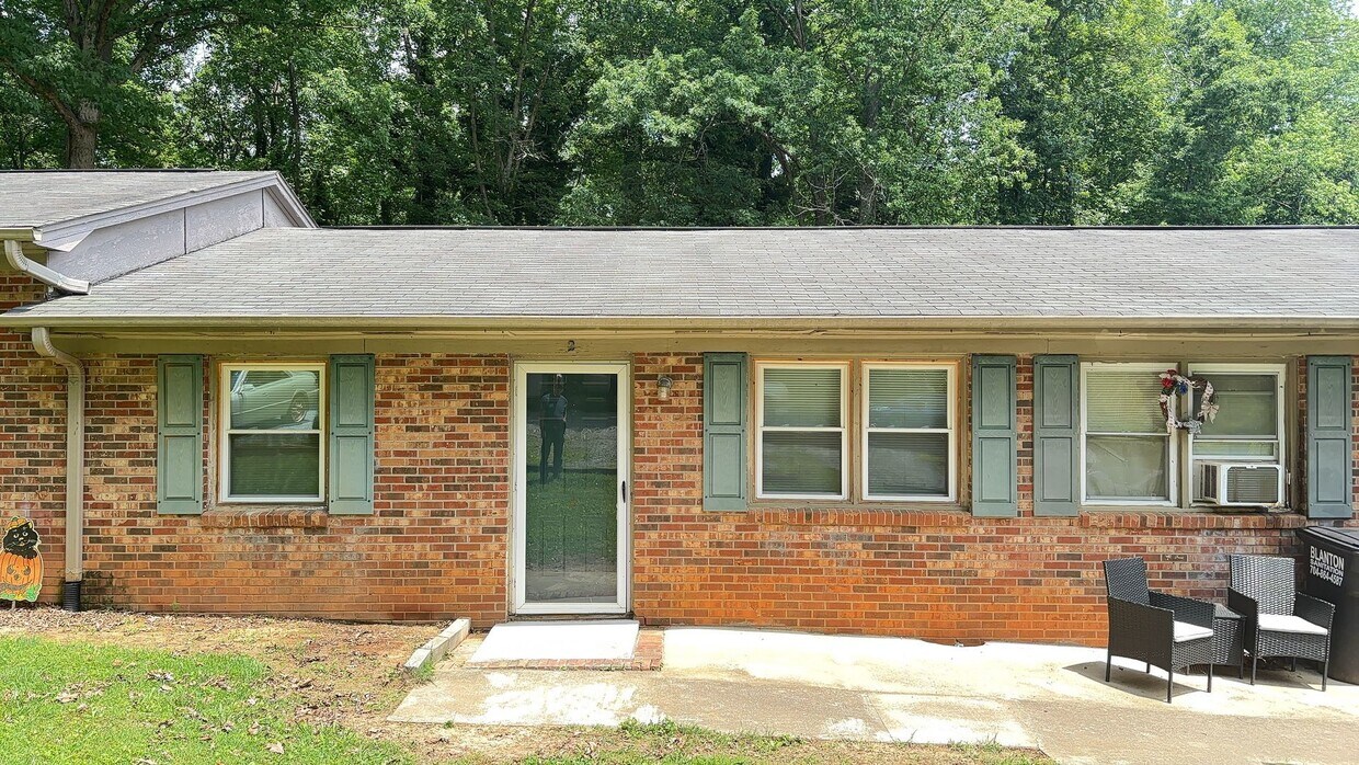 Foto principal - SRP-SH048-2033 Fallsdale Drive 1-4
