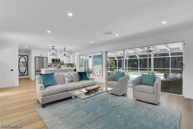 Foto del edificio - 740 Park Shore Dr