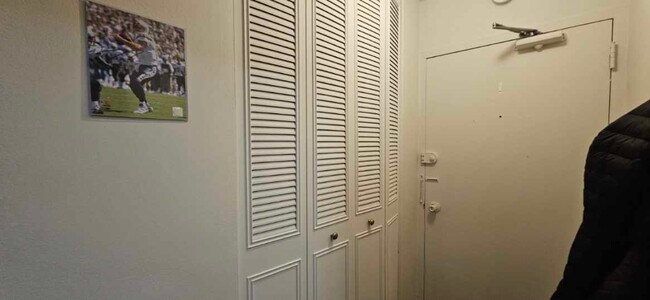 Foto del edificio - 555 W Cornelia Ave