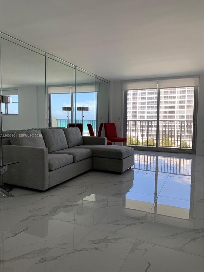 Foto del edificio - 9273 Collins Ave