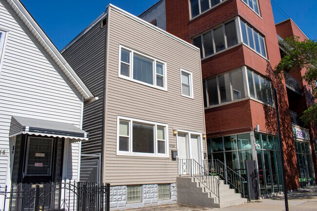Foto del edificio - 1720 N Western Ave