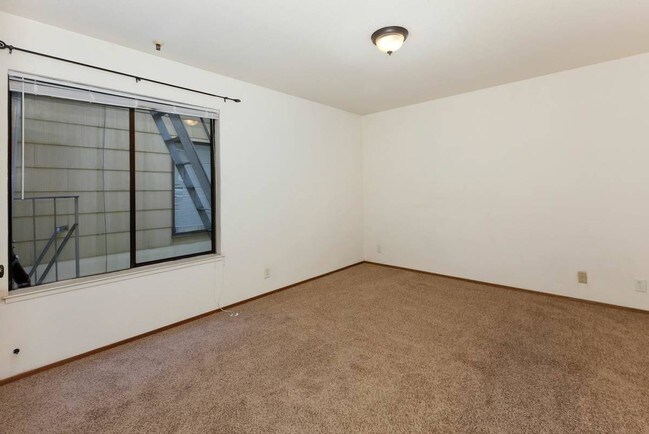 Building Photo - 3333 Judah St