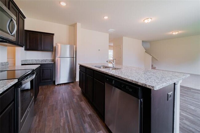 Foto del edificio - 4745 Alford Commons