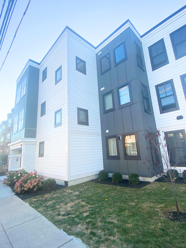 Primary Photo - 173 Magnolia St