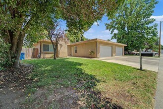 Building Photo - 1175-1177 Forestwood Dr