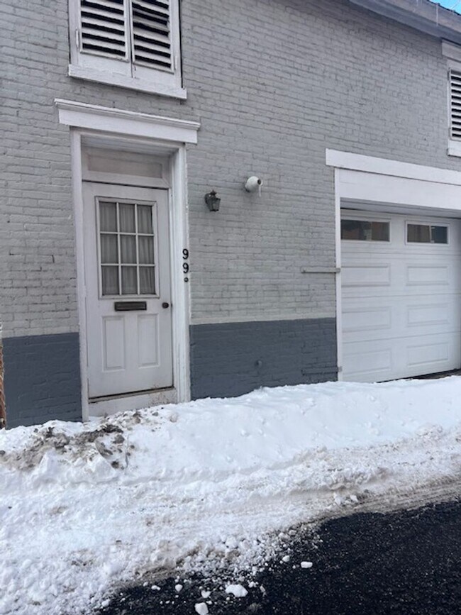 Building Photo - E Liberty/ S Bedford