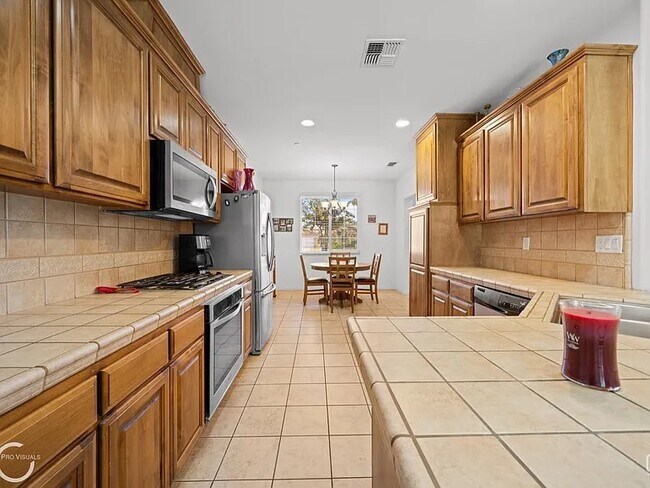 Foto del edificio - 9909 Swansboro Way