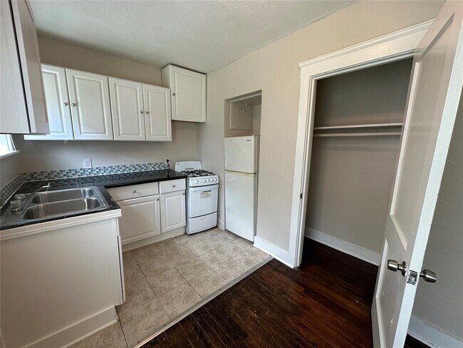 Building Photo - 3508 Mosley Ct