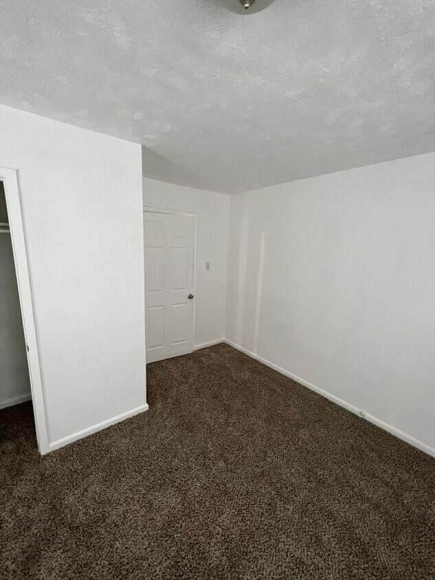 Primary Photo - 5628 Helmick Ave