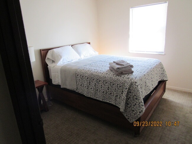 Building Photo - 3500 Oak Tree Dr