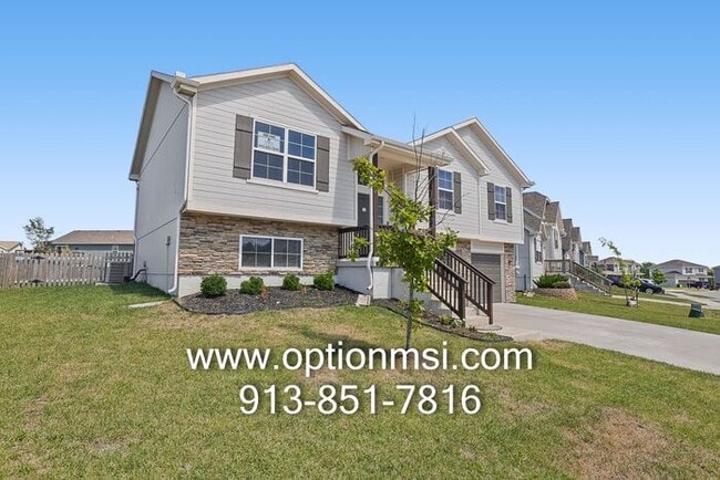 Building Photo - Beautiful 3-Bedroom Home with Modern Finishes & Fantastic Amenities!