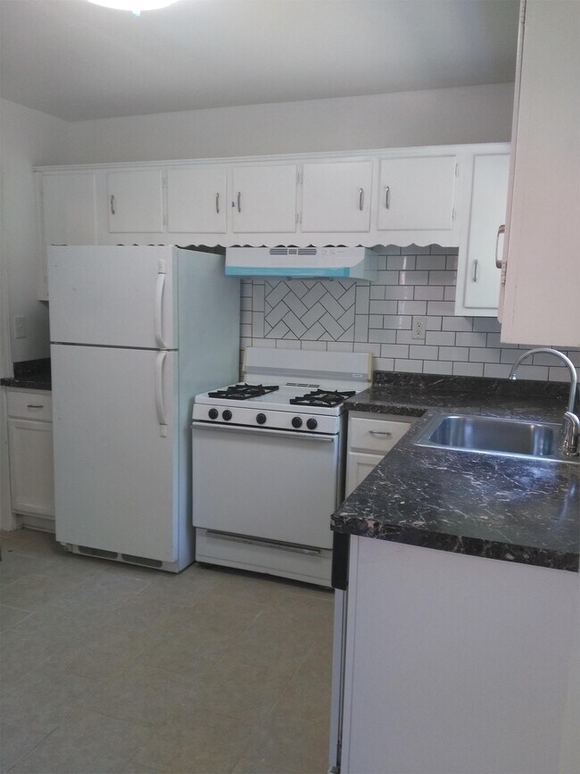 Building Photo - 2734 Glenvalley Dr