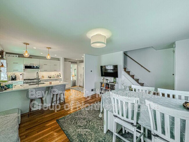Building Photo - 2411 Riverview Terrace