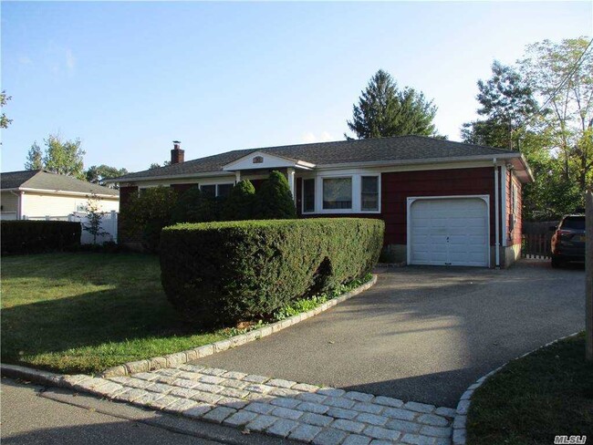 Building Photo - 30 Sinclair Dr