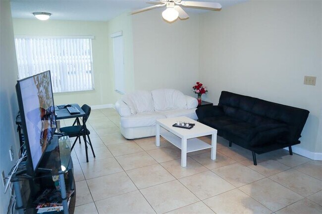 Building Photo - 12540 Vista Isles Dr