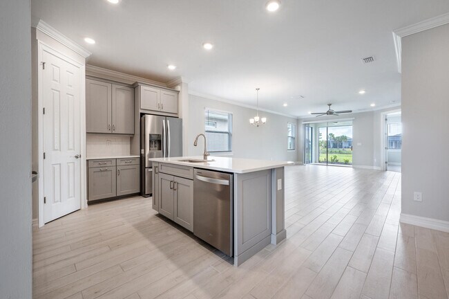 Building Photo - 28093 Sanibel Sands St