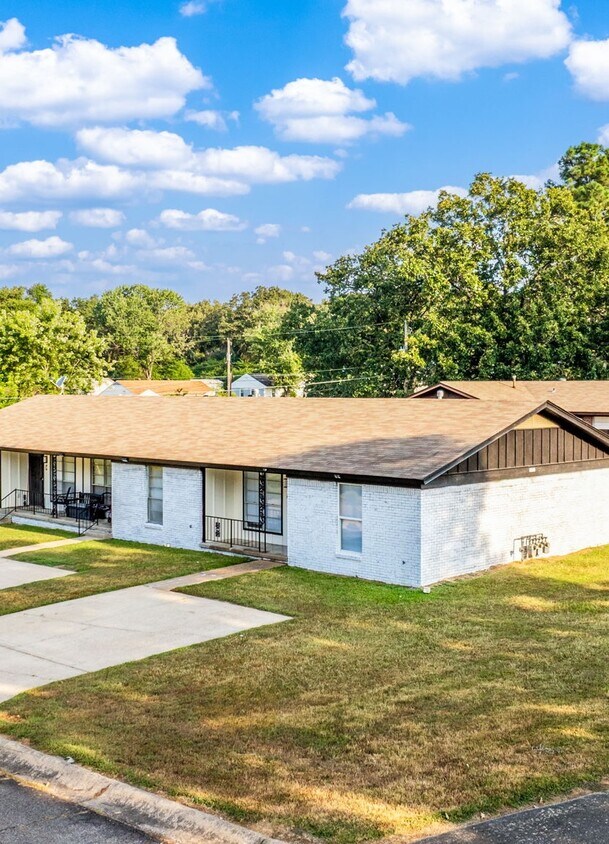 Foto principal - 9001 Woodbine St
