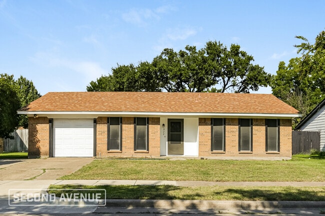 Building Photo - 422 Southlake Dr