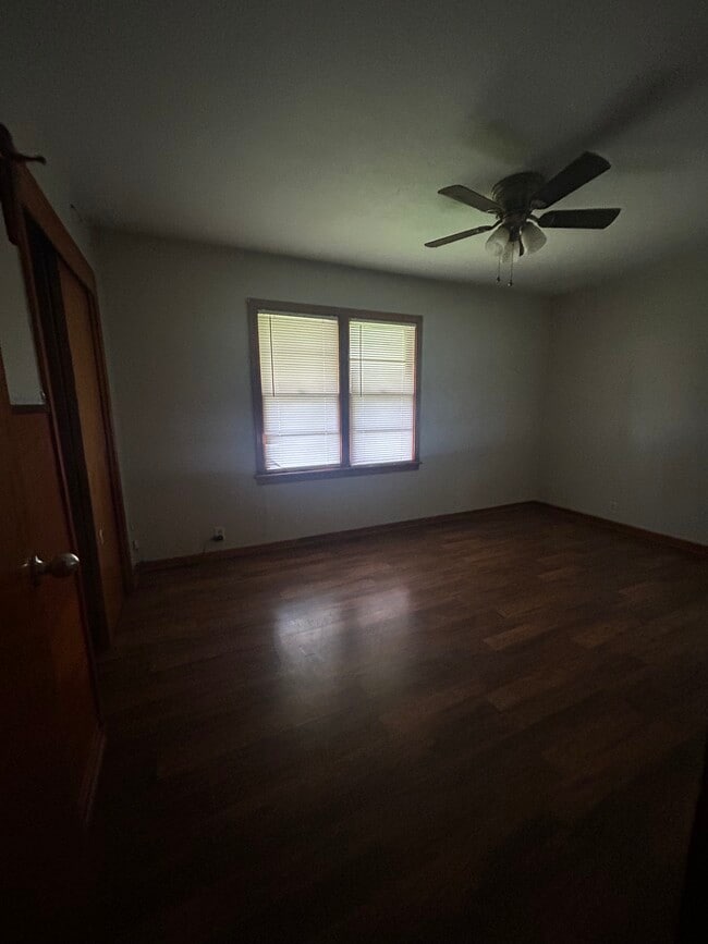 Building Photo - 417 W Claflin Ave