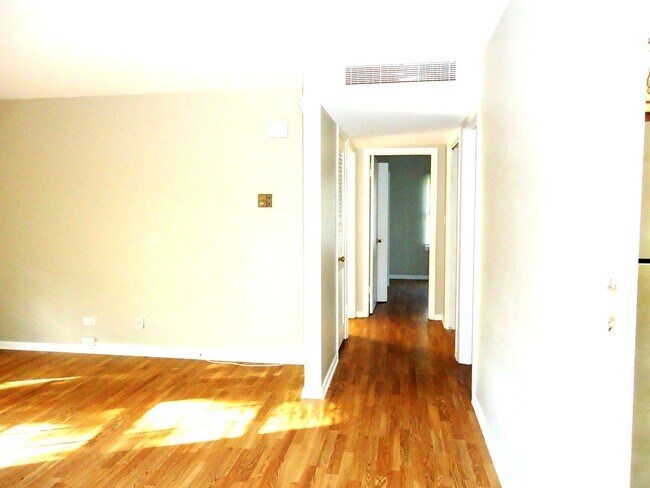 Building Photo - 2822 Dundee Rd