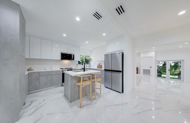 Foto del edificio - 871 NE 81st St