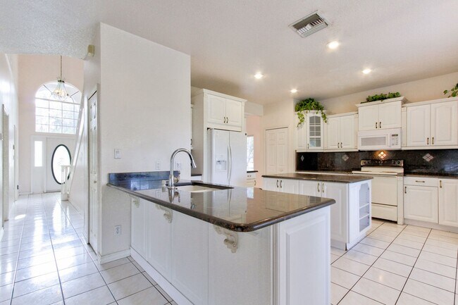 Foto del edificio - Beautiful Lake front home in West Kissimmee