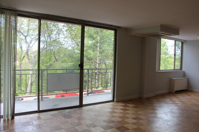 Foto del edificio - 1512 S Arlington Ridge Rd