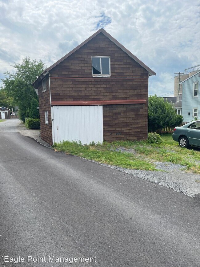 Building Photo - 3 br, 2 bath House - 112 West Elm Street