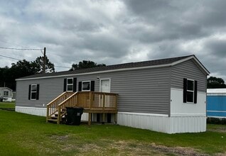 Building Photo - 15931 Pine Grove Rd Ext W