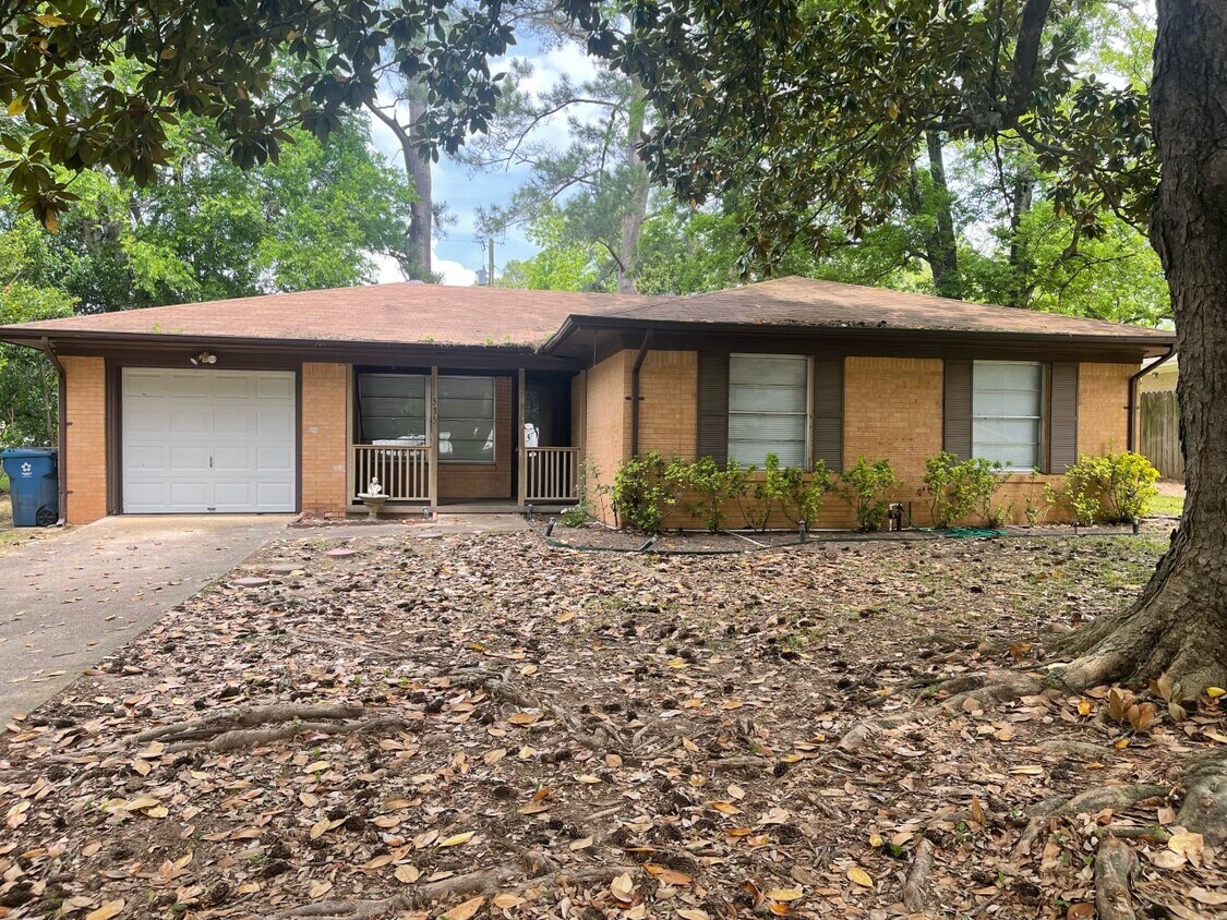 Primary Photo - 535 E Bryson Ave