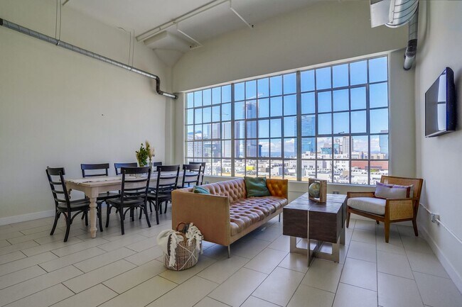 Foto del edificio - 939 South Broadway