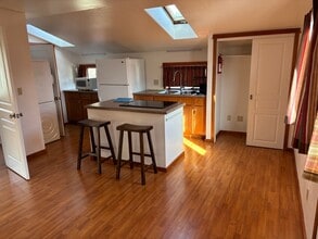 Building Photo - 220 Evans Ave