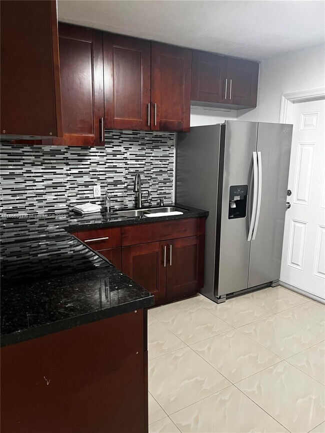 Building Photo - 2431 Arthur St