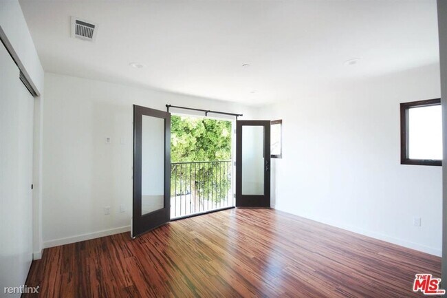 Building Photo - 3 br, 2.5 bath House - 2050 Butler Ave