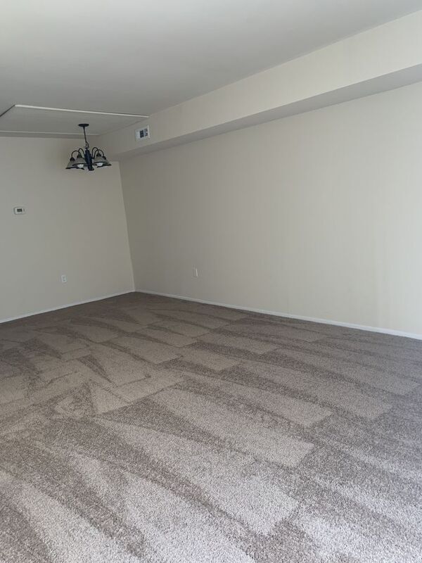 Building Photo - 117 Newcastle Dr