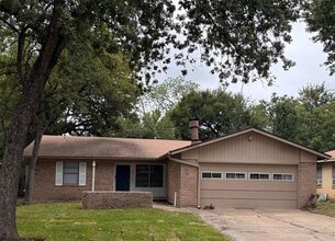 Building Photo - 1817 Oakhurst Dr