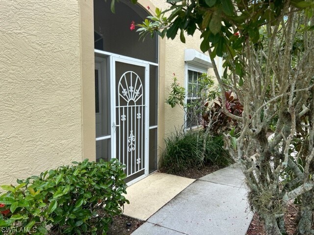 Foto del edificio - 5347 Whitten Dr