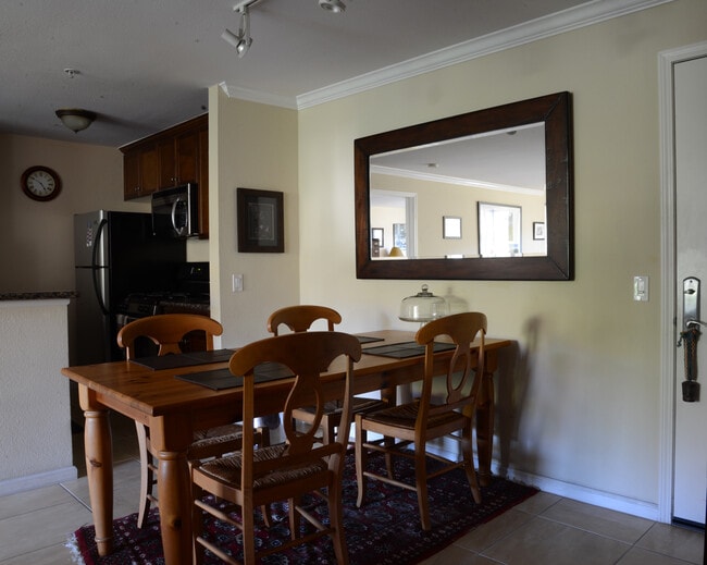 Foto del edificio - 7320 Hawthorn Ave