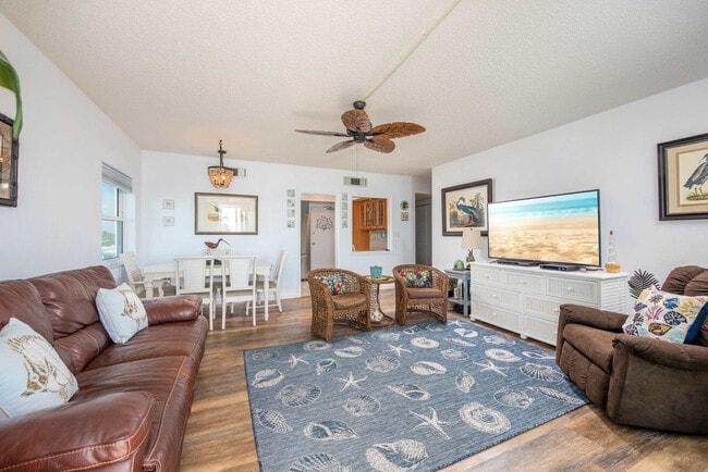 Building Photo - 205 Jimmy Buffett Mem Hwy