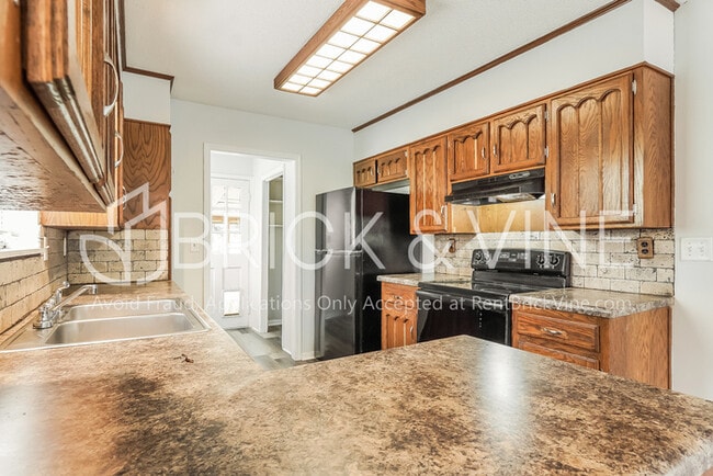 Foto del edificio - 2228 Cedarcrest Dr