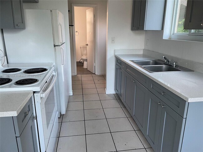Building Photo - 1095 N 59th Ave