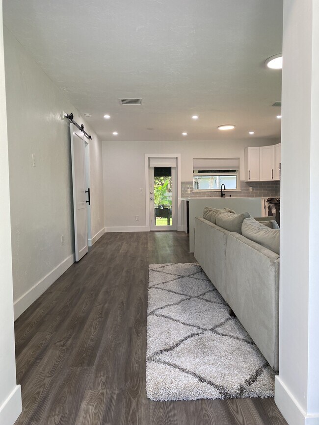 Foto del edificio - 6327 SW 44th St