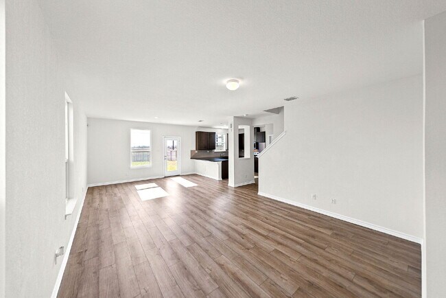 Foto del edificio - 1 MONTH FREE RENT WITH 18 - 24 MONTH LEASE!!! AVAILABLE THROUGH MARCH ONLY!