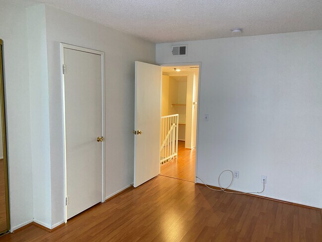 Building Photo - 403 Porter St