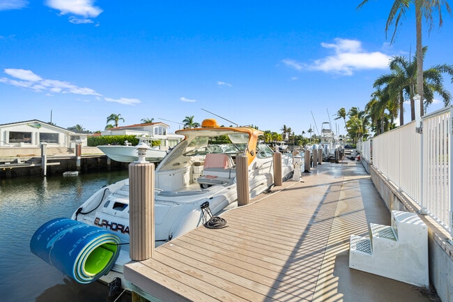 Building Photo - 2671 NE 22nd Ct