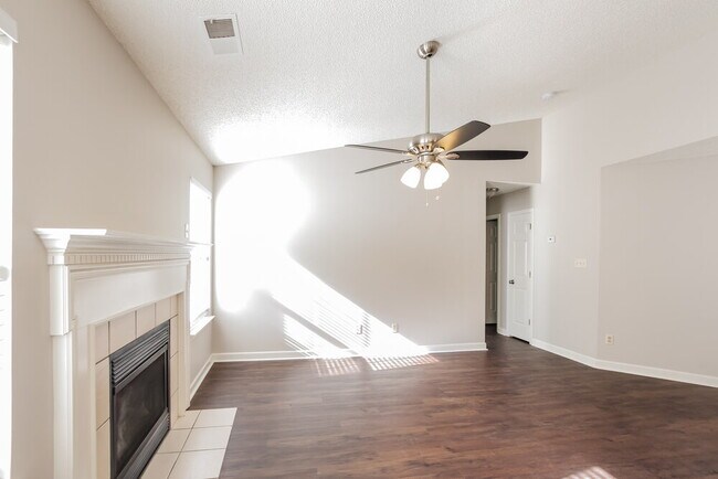 Foto del edificio - 4089 Counselors Dr