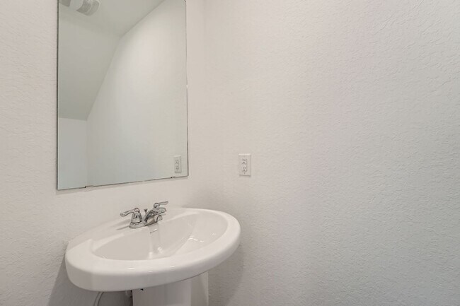 Building Photo - 4 Bedrooms, near Lackland AFB