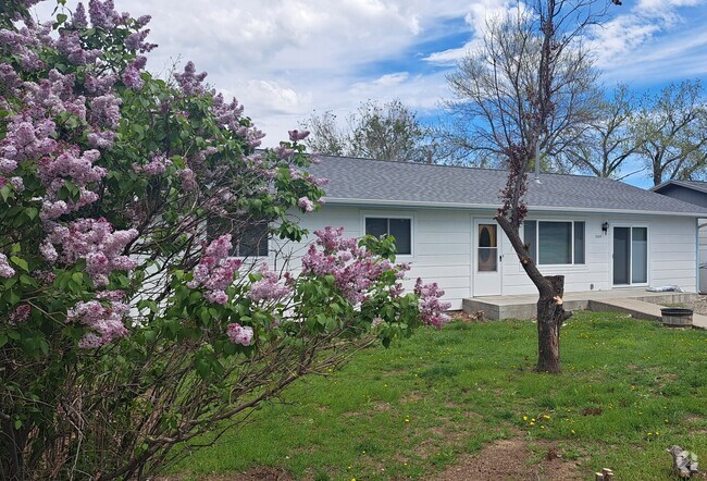 Building Photo - 1337 Lockview Ln